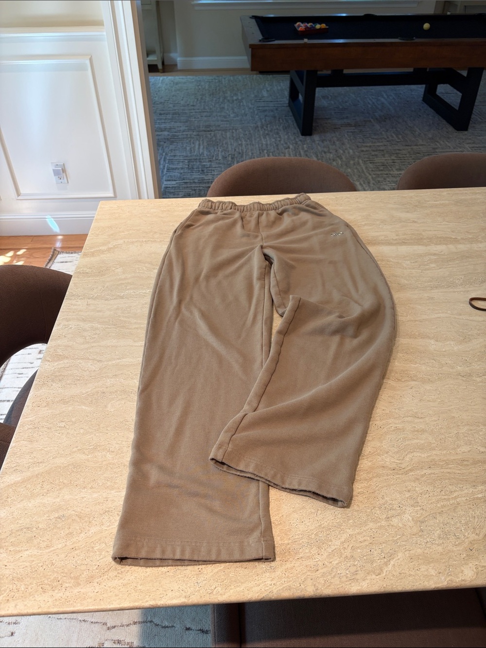 ALO ‘Accolade’ Straight Leg Sweatpants - Picture 10 of 13